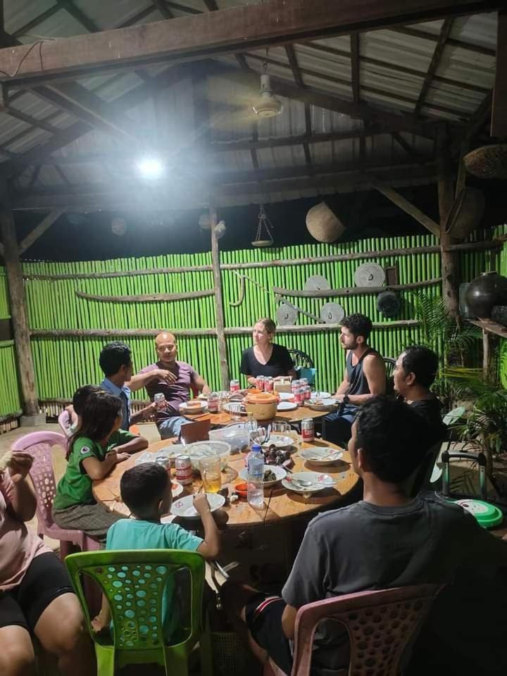 באטאמבנג Odambang Village Homestay מראה חיצוני תמונה